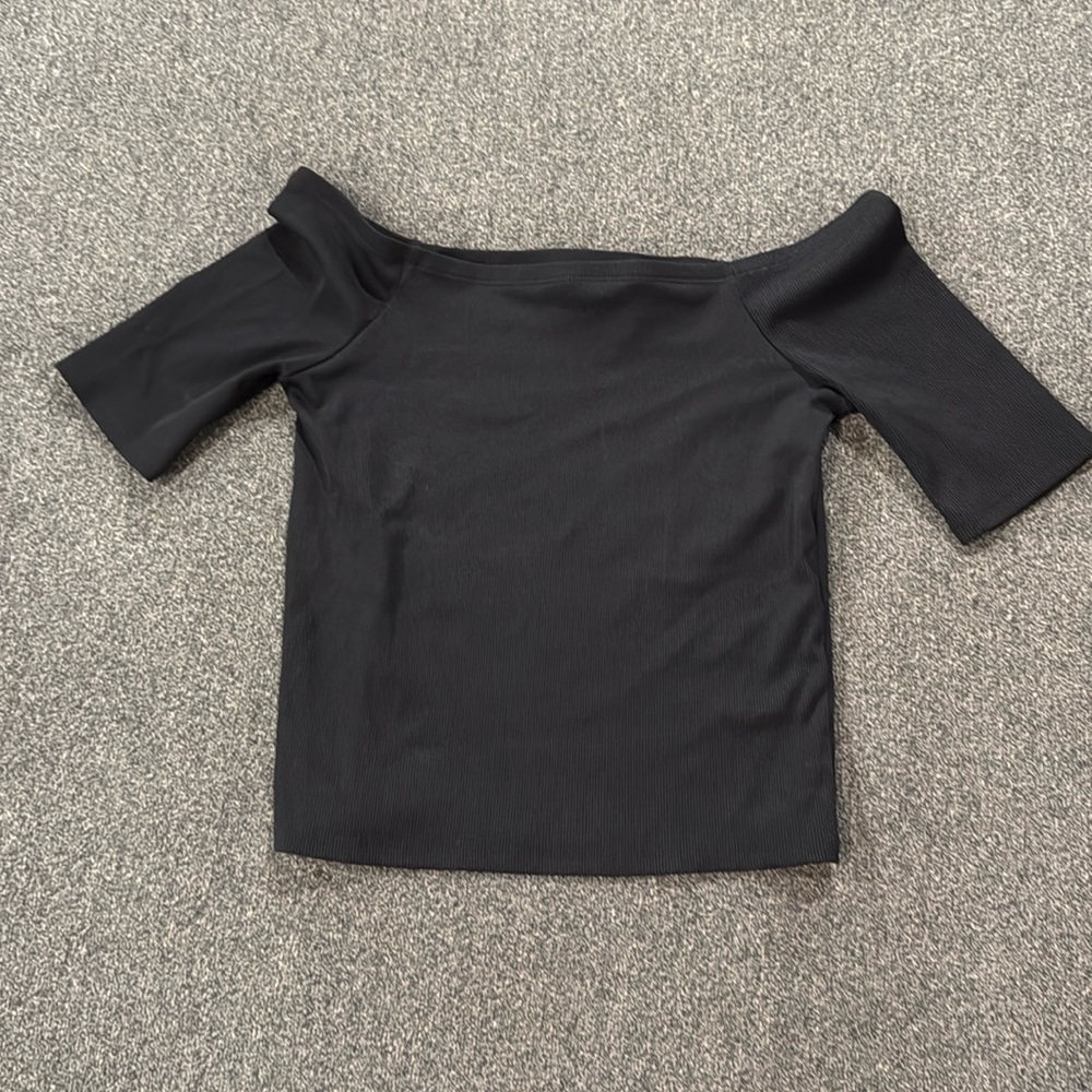 Good American Black Off-Shoulder Crop Top